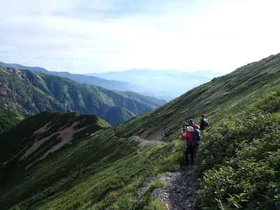 早朝の稜線は清々しい