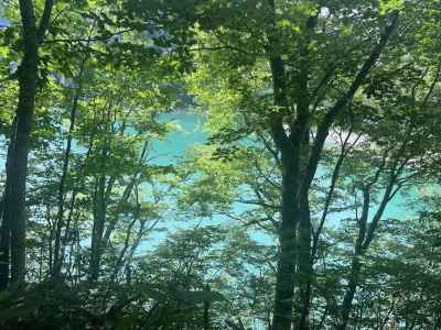 登山道に湖からの涼しい風&nbsp;