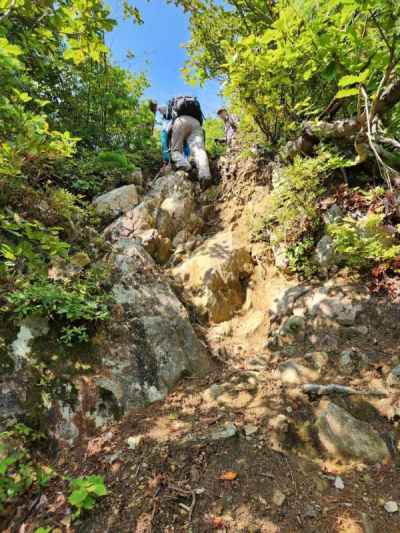 丸森尾根の急降下 開始