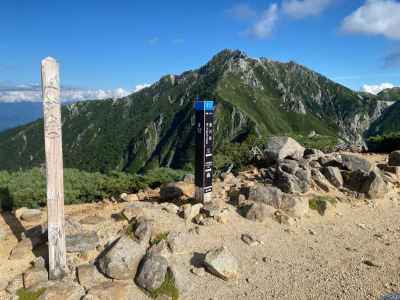 東川岳山頂と空木岳 