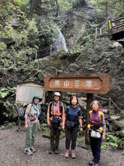 男滝の前で記念撮影