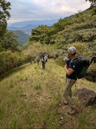 仲尾根、いい尾根！登りも余裕のHさん
