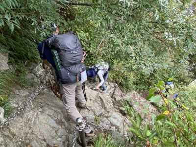 表尾根の鎖場…難なくクライムダウン 