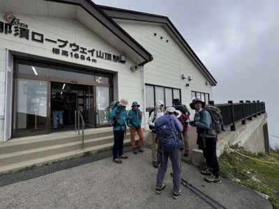 ロープウエイ駅を出発 
