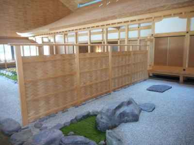 当主朝倉義景の暮らした巨大な館が原寸大で再現されている