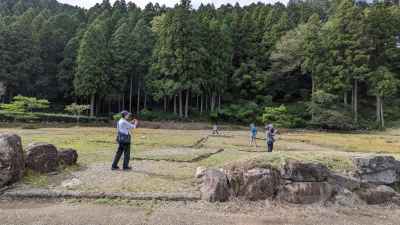 平面復元地区。住居や井戸、道路、水路などの跡を見ることができる