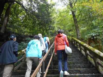 天守までは階段が続く