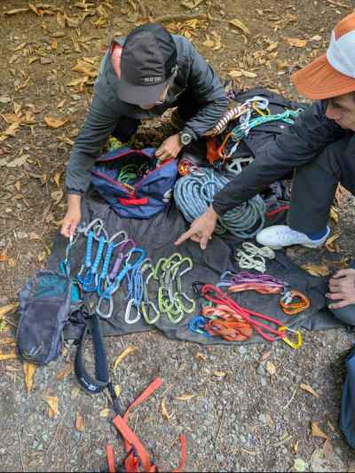 出発前にガチャ装備確認 