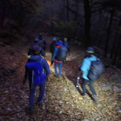 暗くなる中、安全に下山