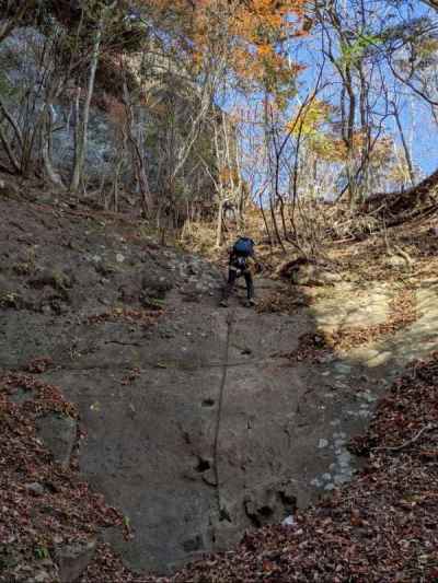下山路もやたら鎖が多い 