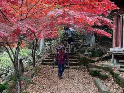 ケーブル駅へ向かう 