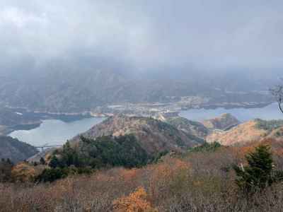 高取山展望台から宮ヶ瀬湖を望む