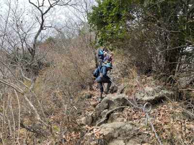 仏果山からの下山、ここから難所が続きます