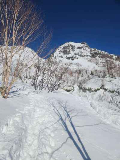 焼岳南峰・北峰が姿を現す