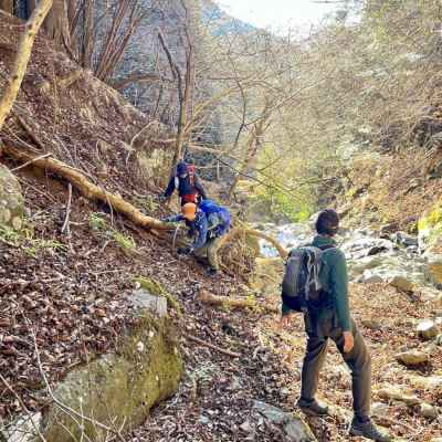 その先は不安定なへつり