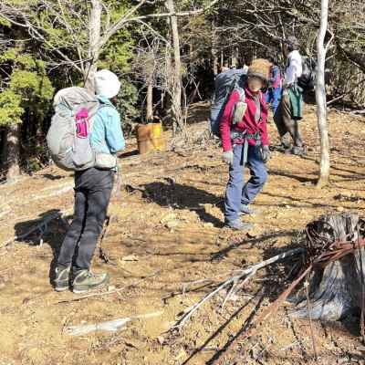 謎のドラム缶（ヘリ荷揚の跡？）